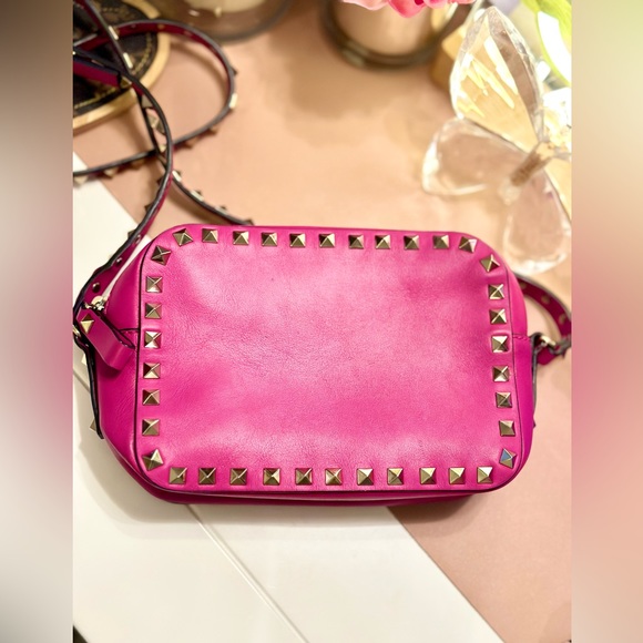 SOLD Pink Valentino Rockstud Crossbody Bag 💗 - Picture 3 of 13